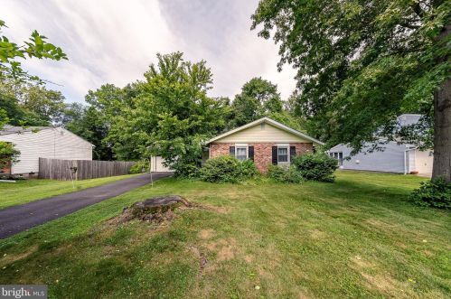 25 Great Woods Dr, Trenton, NJ 08618-1824