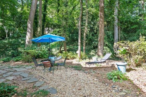 4226 Carmain Dr, Atlanta GA  30342-3504 exterior