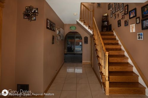 3 Dundall Pl, Hazlet, NJ 07730-1136