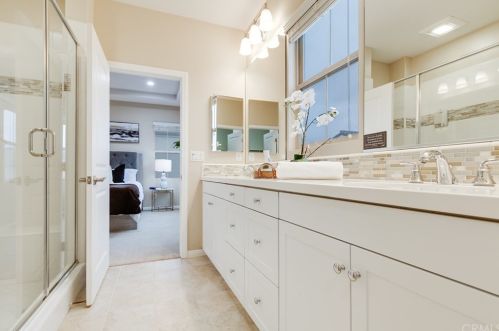 88 Rembrandt, Irvine CA  92620-7314 exterior