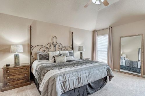 108 Ferrule Dr, Uhland TX 78640-8008 exterior