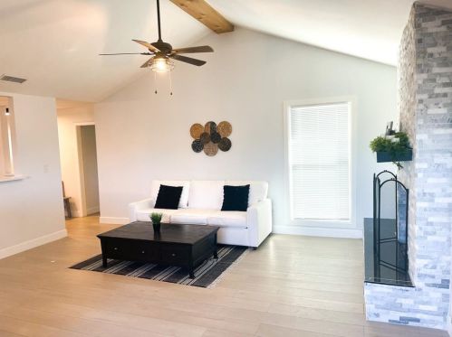 3907 Chase Cir, Austin TX  78721-1216 exterior