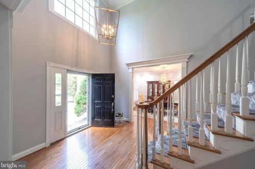 19 Walker Dr, Princeton NJ 08540-2324 exterior