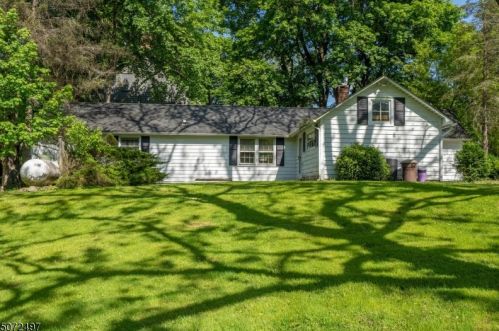 533 Hamden Rd, Annandale, NJ 08801-3445
