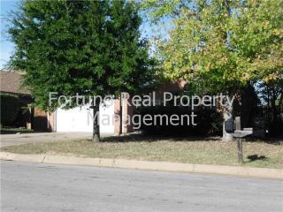 5728 Northfield Dr, Fort Worth TX  76179-3750 exterior