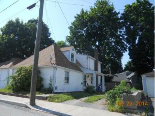 64 Green St, Putnam, CT 06260-1536