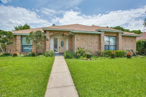 5446 Meadow Vista Ln, Garland TX  75043-6517 exterior