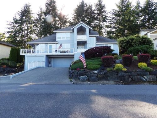 270 Rainier Ct, Allyn, WA 98524-9732