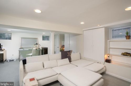 17 Leavitt Ln, Princeton NJ  08540-3921 exterior