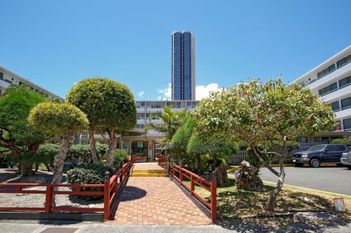 1550 Rycroft St, Honolulu HI  96814-2407 exterior