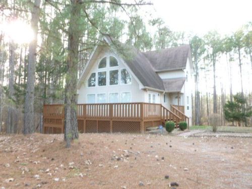 77 Country Club Dr, Gasburg, VA 23857-2333