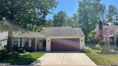 13 Lake View Ter, Columbus, NJ 08022-1032
