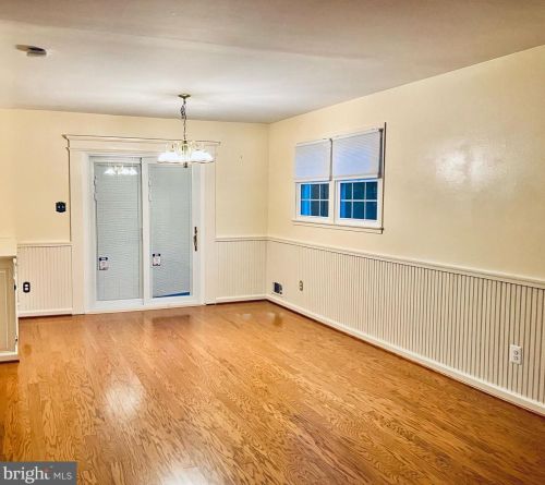 5205 Ravensworth Rd, Springfield VA  22151-2510 exterior