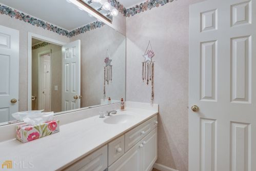 765 Yosemite Dr, Suwanee GA  30024-4004 exterior