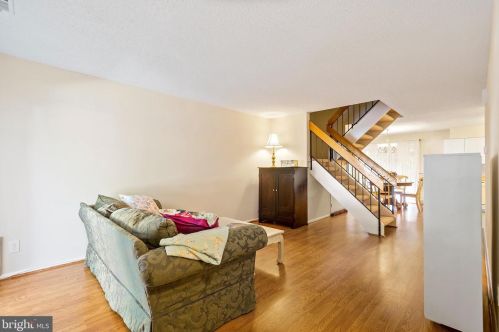 2239 Cartwright Pl, Herndon, VA 20191-1909