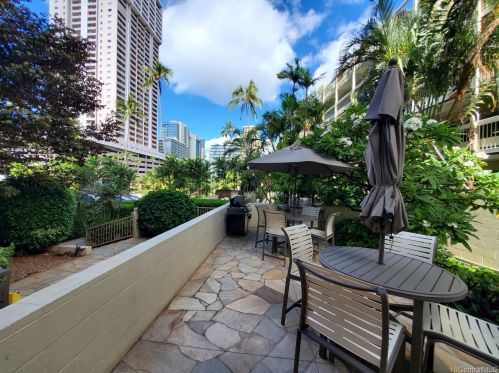 435 Seaside Ave, Honolulu HI  96815-2639 exterior
