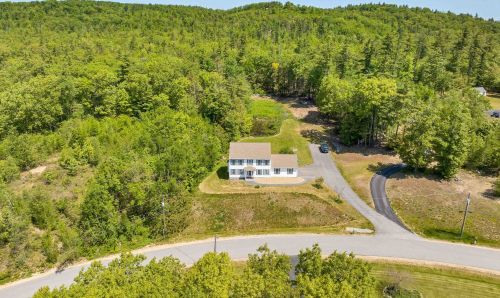 15 Carriage Hill Rd, Wilton, NH 03086-5345