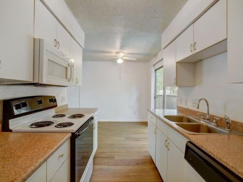 404 Dittmar Rd, Austin TX  78745-7004 exterior
