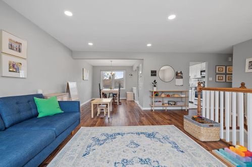 16242 Olcott Ave, Tinley Park, IL 60477-1568