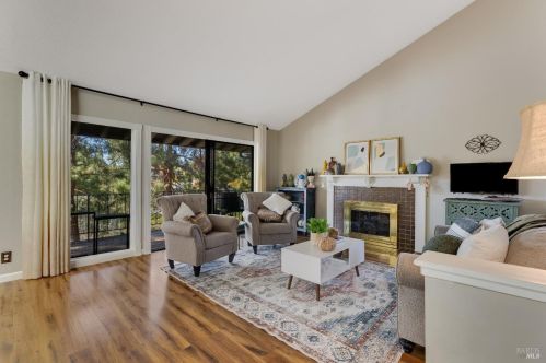 2413 Willow Tree Ln, Pacheco, CA 94553-4338