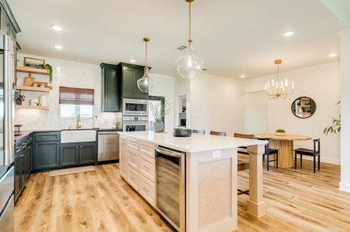 713 Longhorn Trl, Angleton TX 77515-9623 exterior