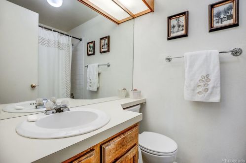 7186 Bentley Cir, Englewood CO 80112-1186 exterior