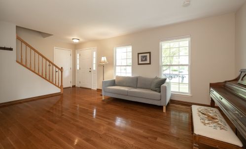 912 Matthew Ct, Naperville, IL 60540-1958