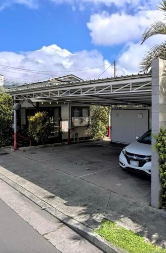 909 Mccully St, Honolulu HI  96826-2703 exterior