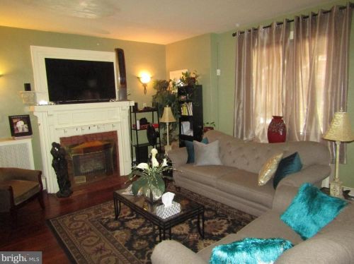 1216 Allengrove St, Philadelphia, PA 19124-2904