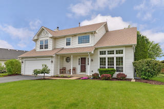631 Briarwood Ln, Oswego, IL 60543-8737