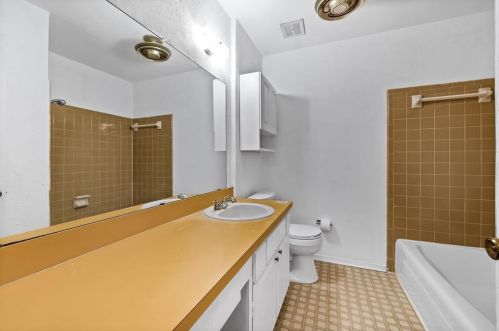 2110 Bordeaux Dr, Carrollton TX 75007-5501 exterior