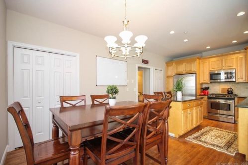 6 Partridge Ln, Farmington, CT 06032-3418