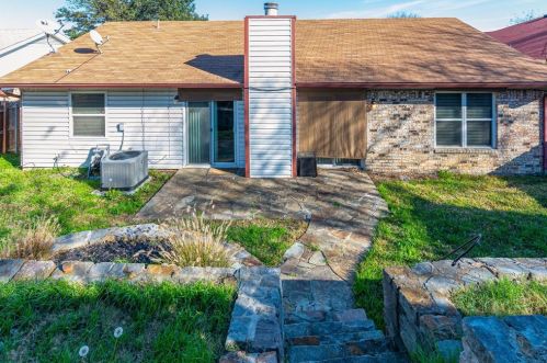 7909 Katie Ln, Fort Worth TX 76148-1512 exterior