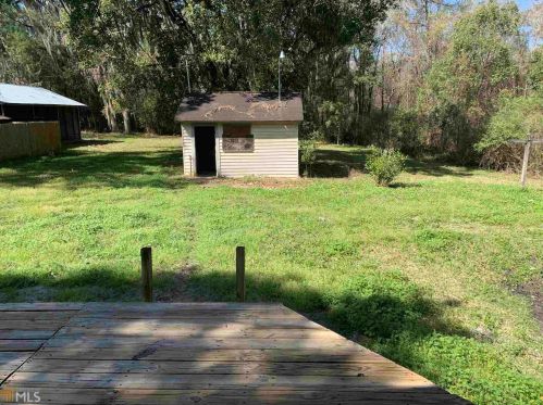 327 Georgia Ave, Saint George, GA 31562-3233