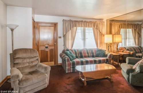 8912 Southview Ave, Brookfield, IL 60513-2023