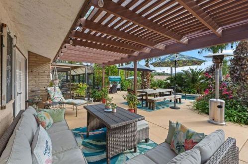 3433 Royal Rd, Vista CA  92084-6616 exterior