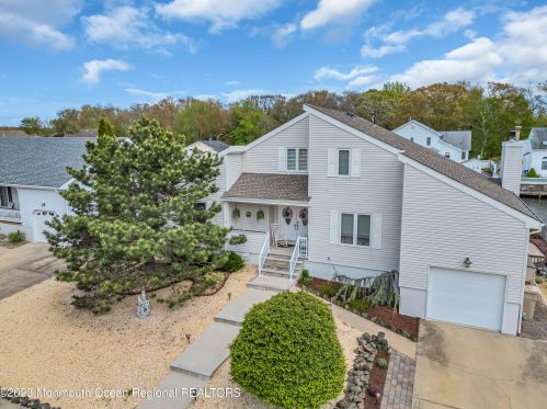 13 Starboard Ct, Berkeley Township, NJ 08721-1885