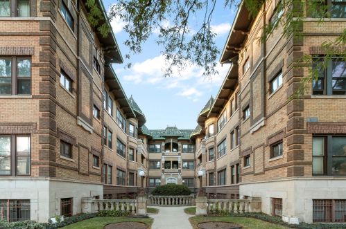 941 Hyde Park Blvd, Chicago, IL 60615-6900