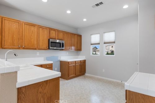 1012 Maggie Ln, Tehachapi, CA 93561-9491