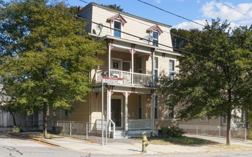 53 Roanoke St, Providence, RI 02908-4121