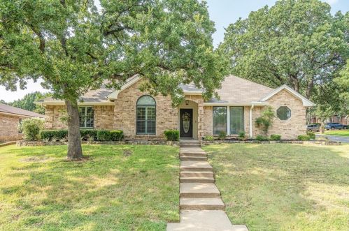 7025 Lincoln Dr, Fort Worth TX  76182-7663 exterior