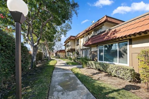 2779 Parkside Ln, Anaheim, CA 92801-1323