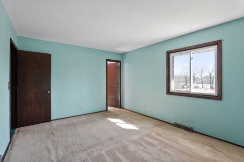 925 Arbogast St, Saint Paul MN  55126-3825 exterior