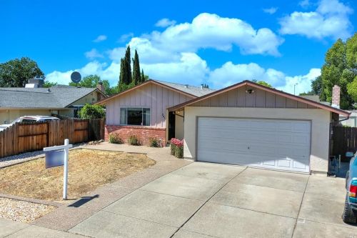 241 Fairview Dr, Vacaville, CA 95687-6430