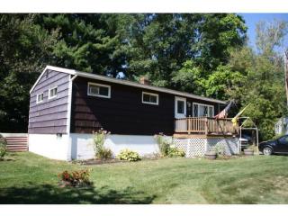 28 Cedarbrook Dr, Dover, NH 03820-2908