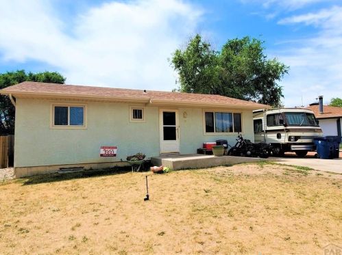 3 Bridgeport Cir, Pueblo, CO 81003-1343