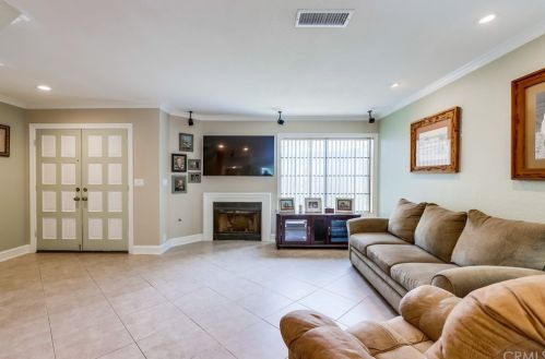 1537 Nottingham Ln, Anaheim, CA 92802-3132