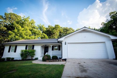 549 Greenview Ave, Conyers, GA 30094-2686