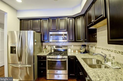 38 Sundance Dr, Trenton NJ 08619-3968 exterior