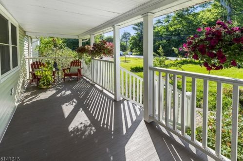 593 Valley Rd, Gillette, NJ 07933-2009